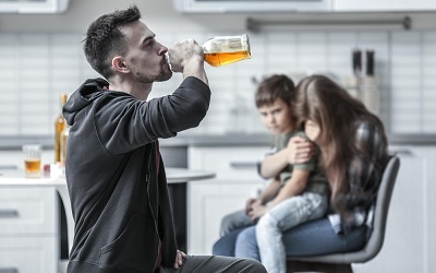 Пьющие дома родители - Квинмед